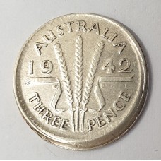 AUSTRALIA 1942 . THREEPENCE . ERROR . OFF CENTRE MIS-STRIKE